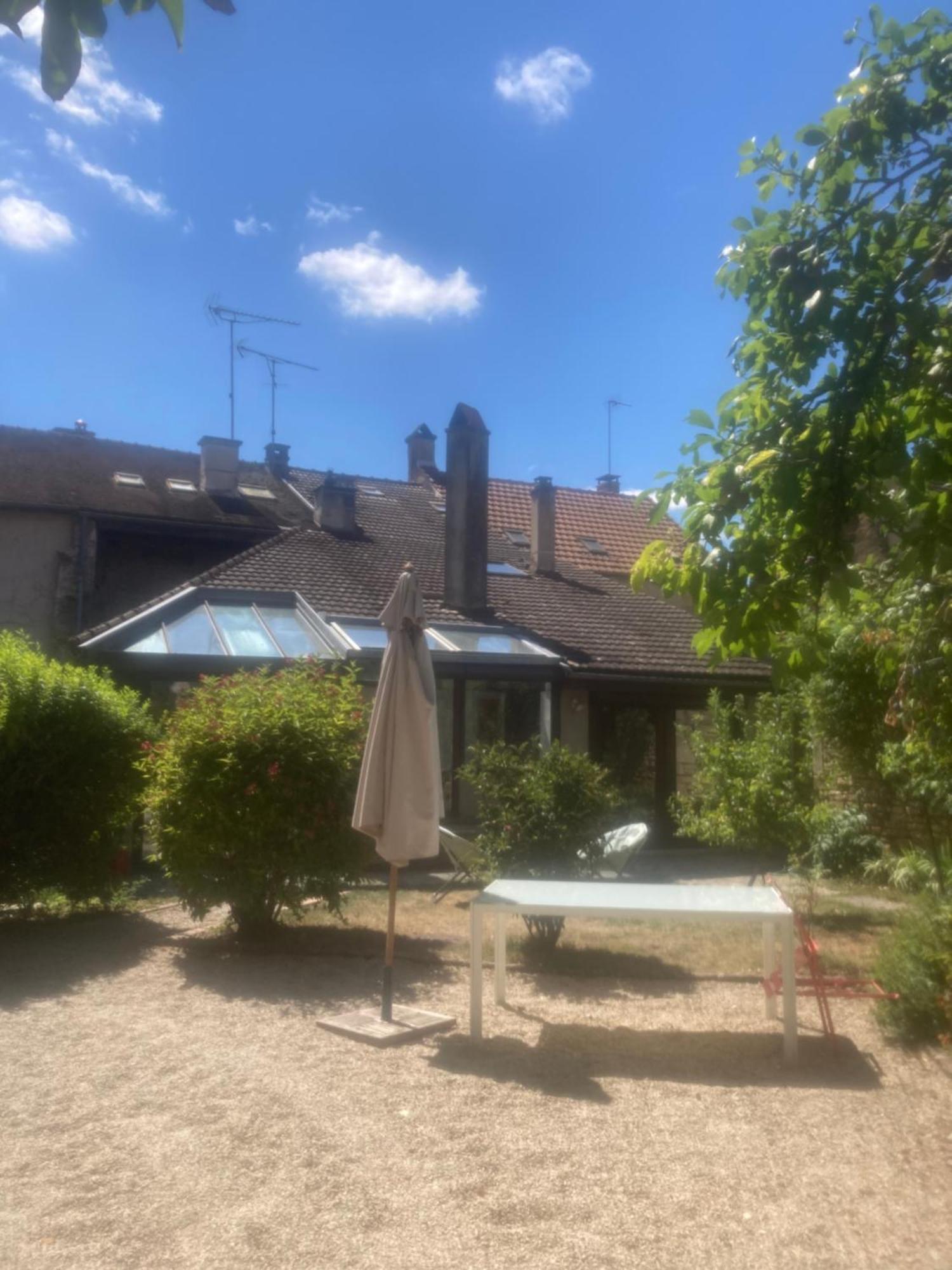 La Victoire De * Noyers-sur-Serein